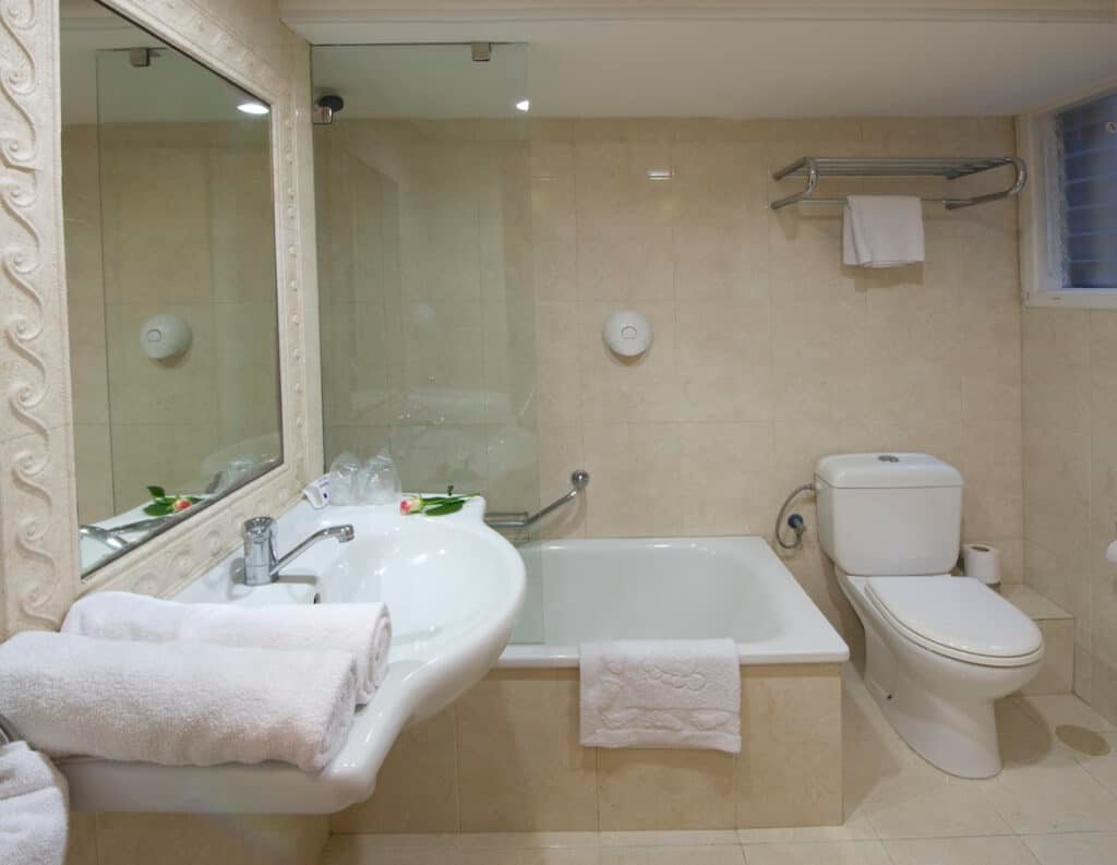 ארמון הירקון | חדר אמבטיה